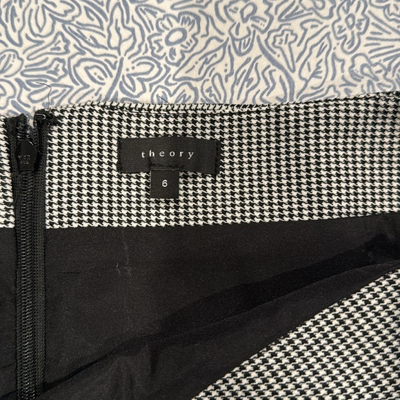 Theory skirt EUC - Picture 3 of 5